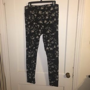 LuLaRoe Tall/Curvy Black Leggings - White Flowers